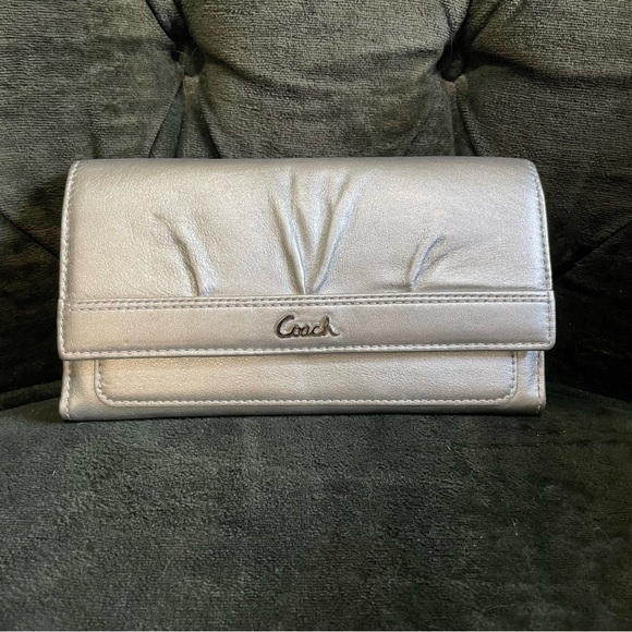 Coach Silver metallic Women's Clutch wallet - Picture 1 of 14